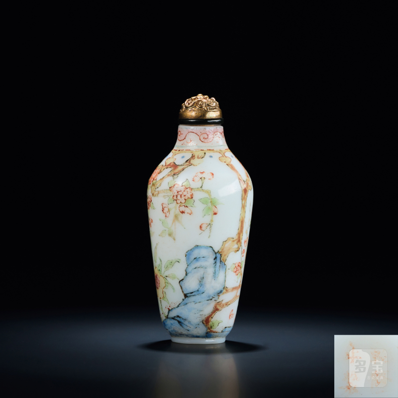 清 料胎画珐琅山石花卉图鼻烟壶